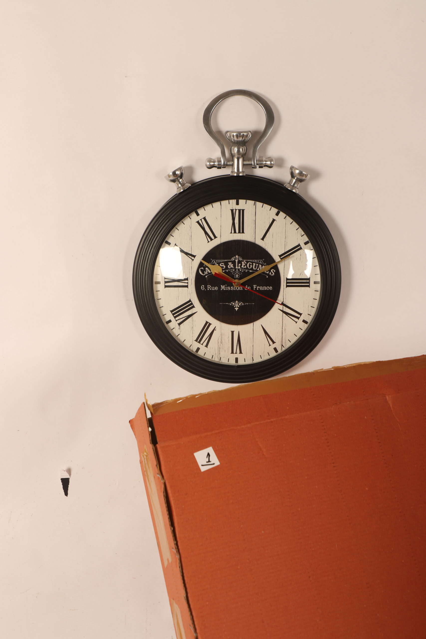 Vintage Metal Black Wall Clock with Silver Hook Decorative Timepiece | Classic Design for Living Room, Office & Café Décor - Image 3