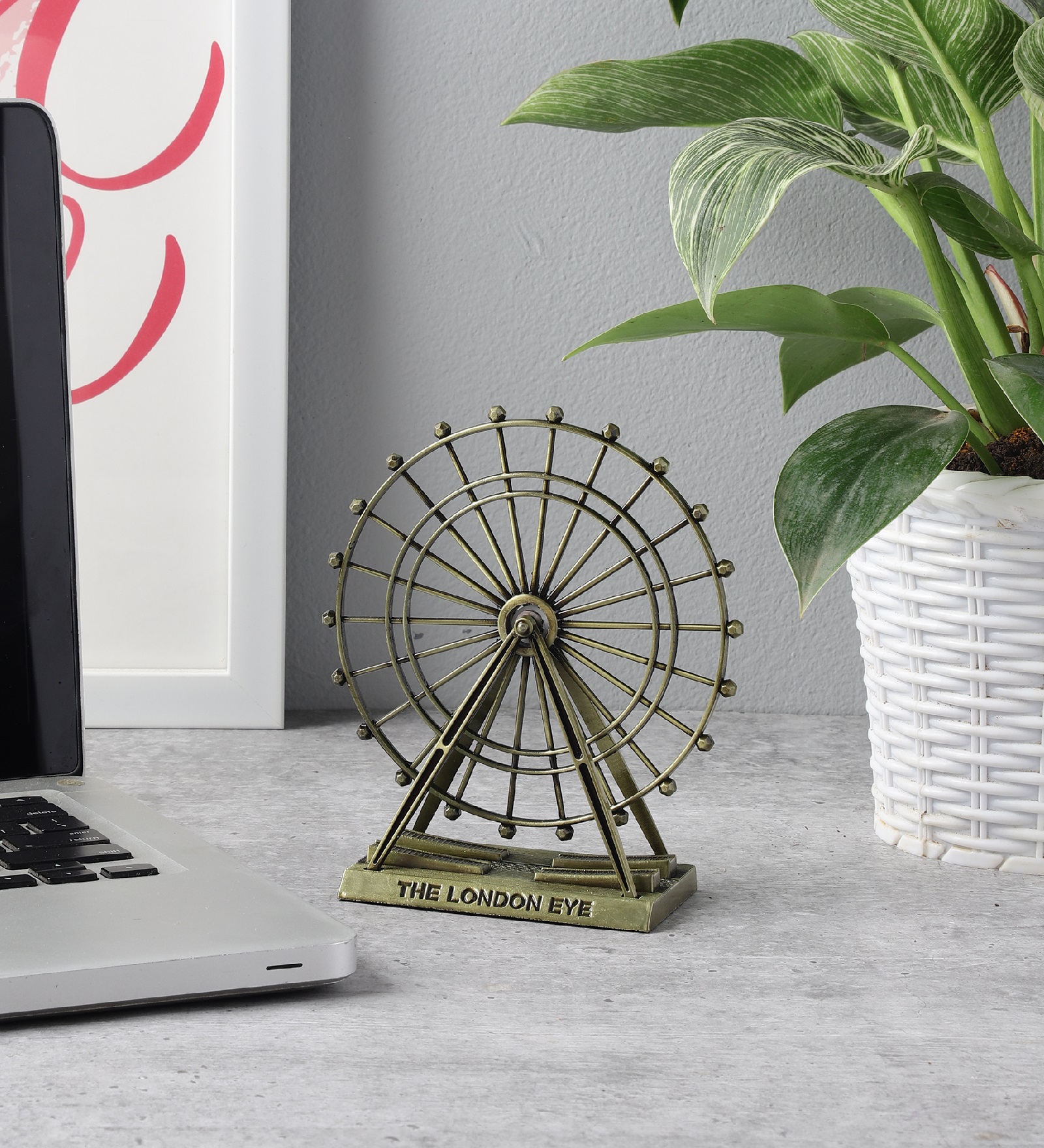 London Eye Miniature Monument Decorative Showpiece for Home & Office Décor | Collectible Souvenir Display Accent